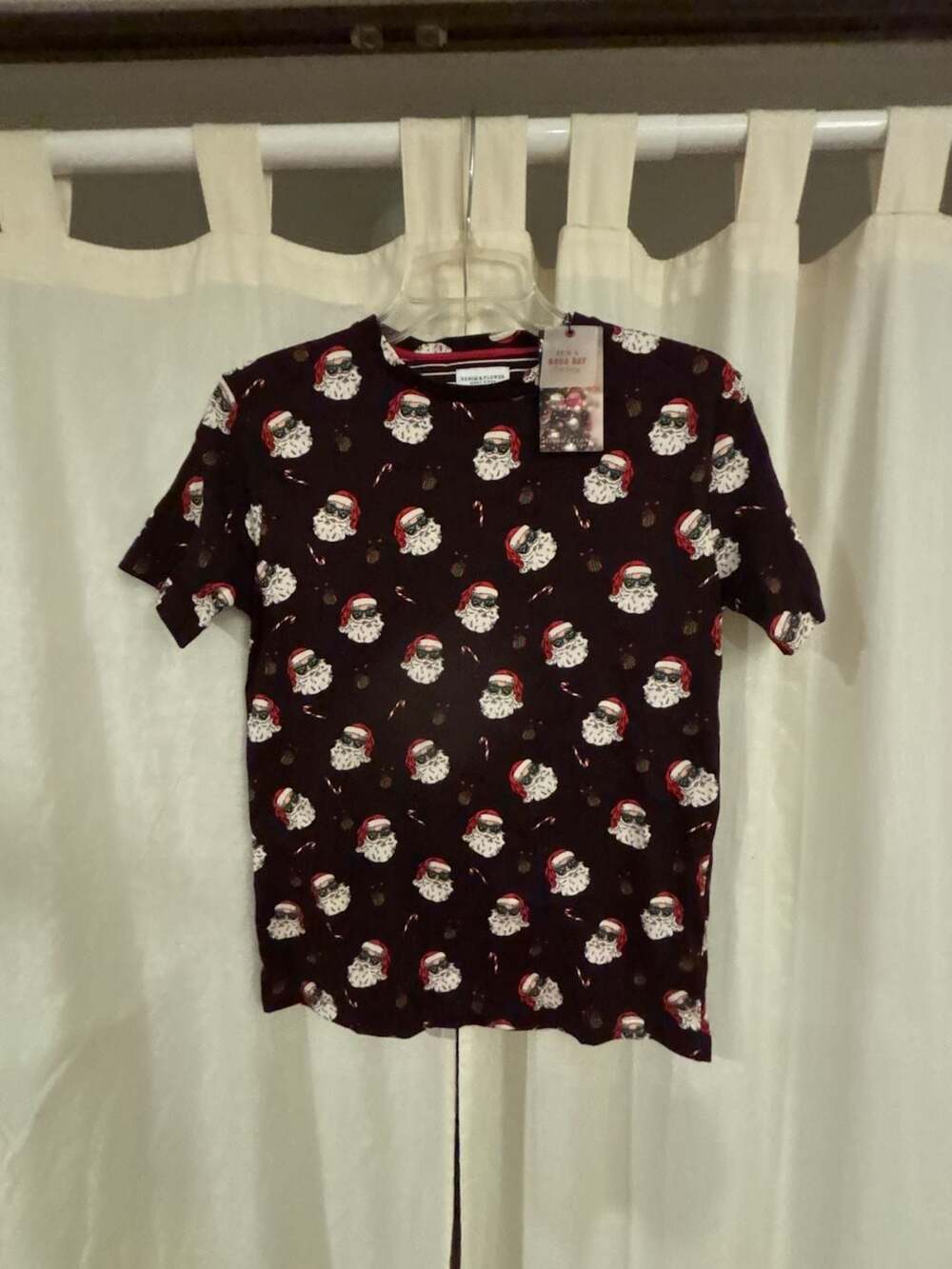 Denim & Flower Ricky Singh NWT Sunglasses Santa Christmas T-Shirt
